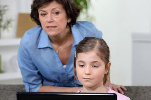 ¿Sabe Ud. qué ve su hija o hijo en Internet?