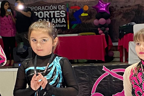 Amanda Suil, segundo lugar en torneo de patinaje